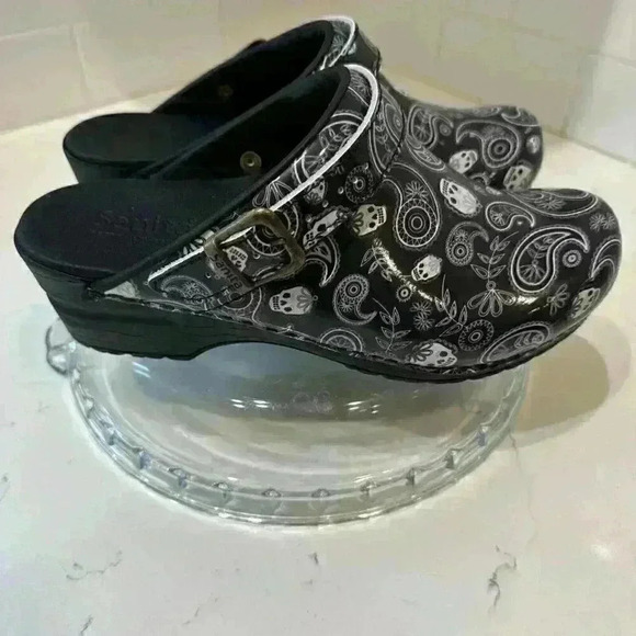 NEW SANITA ESTELLE CLOGS BLACK GREY SUGAR SKULLS & PAISLEY PATENT LEATHER 38 - Picture 8 of 15